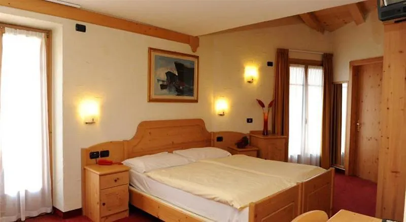 Hotel Helvetia Livigno 3*,  Italy