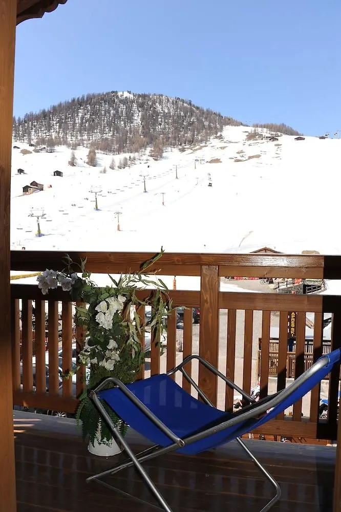 Hotel Helvetia ليفينو