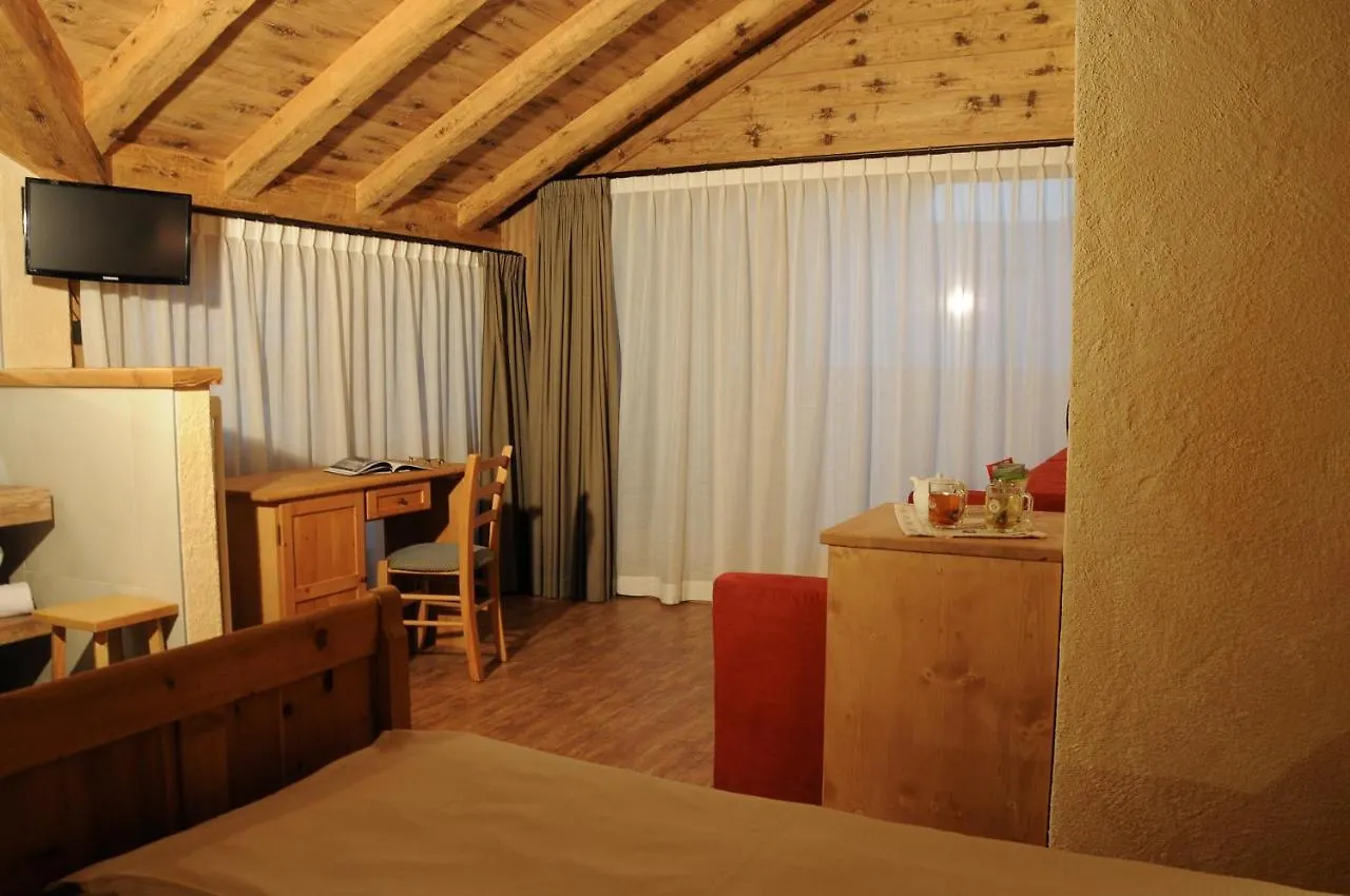 Hotel Helvetia Livigno 3*,  Italy