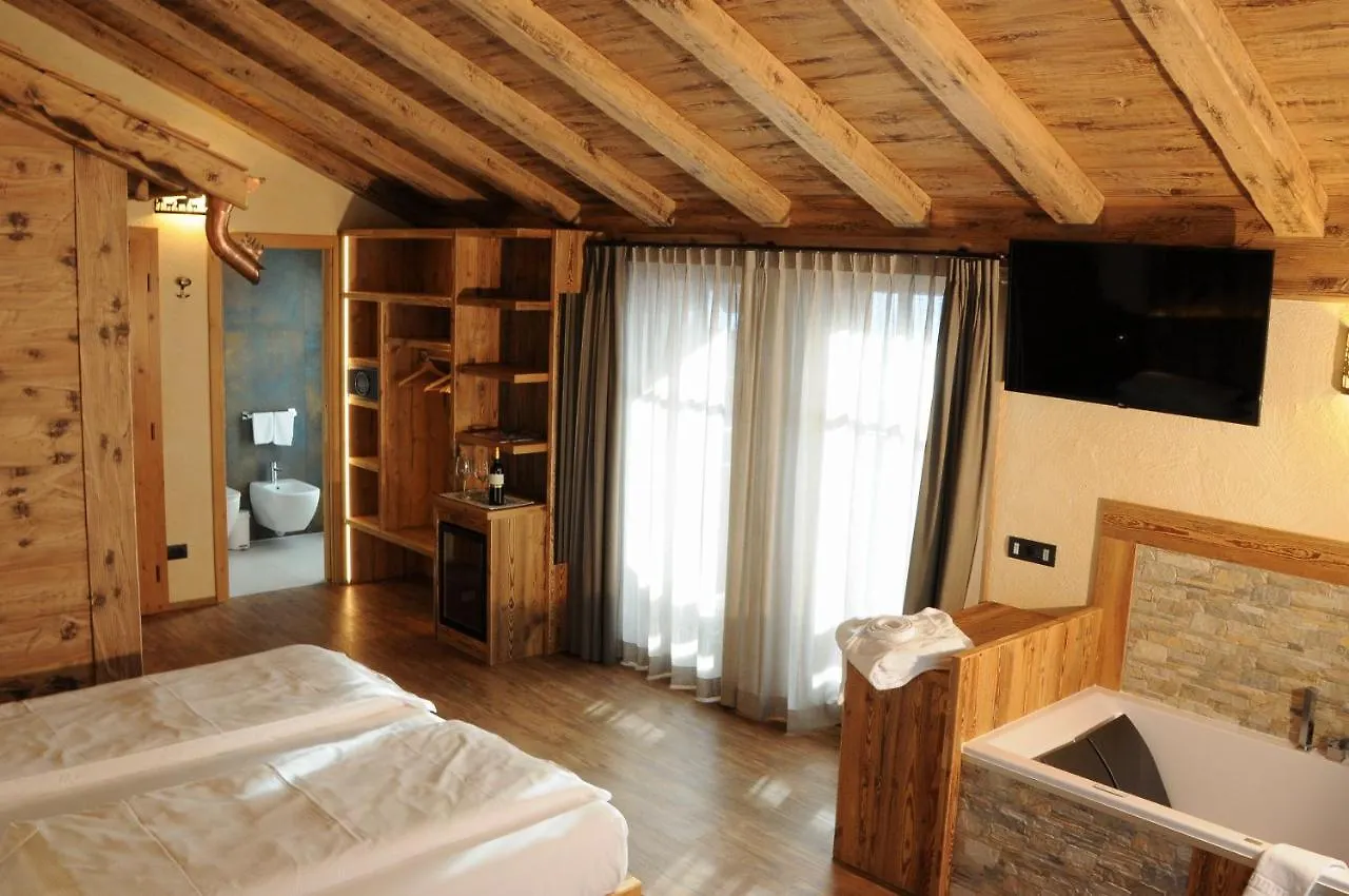 Hotel Helvetia Livigno 3*,